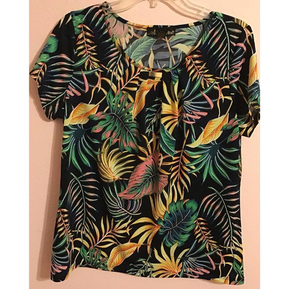 80 place Tops - ❤️80 Place multi color floral blouse size large